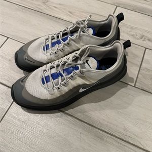 11.5 Nike air max axis